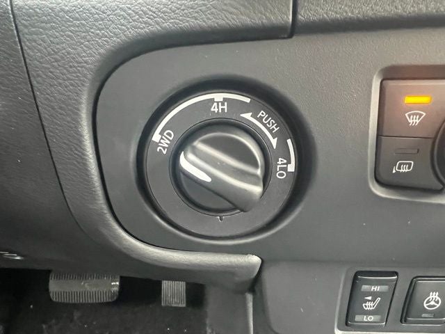 2026 Nissan Frontier SV DARK ARMOR, CONVENIENCE PACKAGE