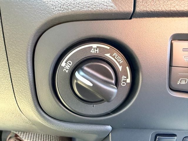 2026 Nissan Frontier SV DARK ARMOR, CONVENIENCE PACKAGE