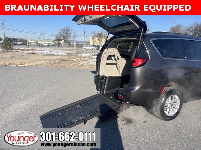 2022 Chrysler Pacifica Touring L Wheelchair Mobility equipped