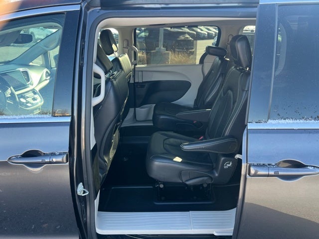 2022 Chrysler Pacifica Touring L Wheelchair Mobility equipped