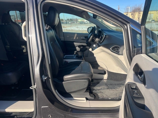 2022 Chrysler Pacifica Touring L Wheelchair Mobility equipped