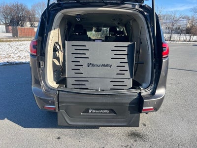 2022 Chrysler Pacifica Touring L Wheelchair Mobility equipped