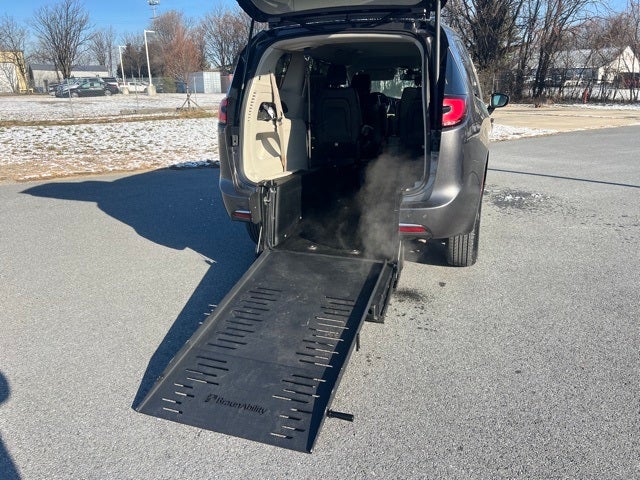 2022 Chrysler Pacifica Touring L Wheelchair Mobility equipped