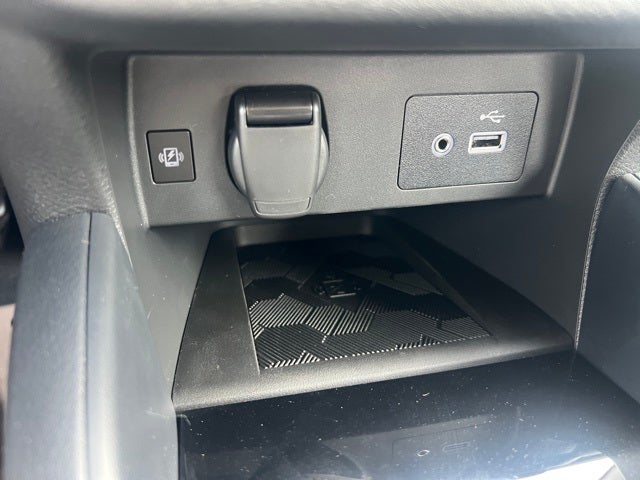 2025 Nissan Versa 1.6 SV TRUNK PACKAGE