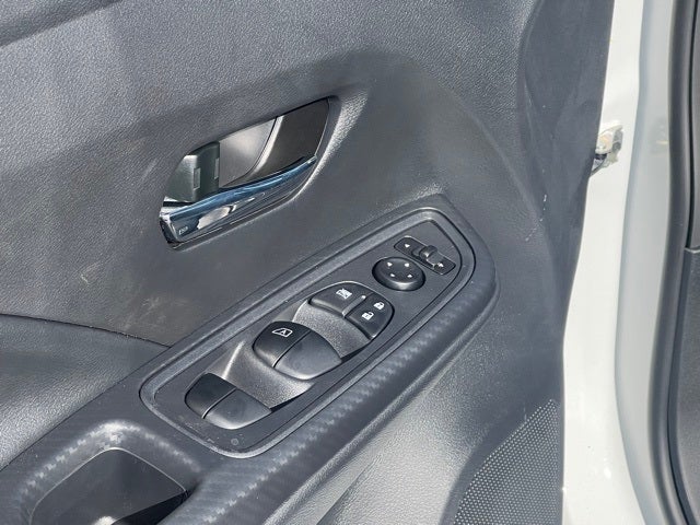 2025 Nissan Versa 1.6 SV TRUNK PACKAGE