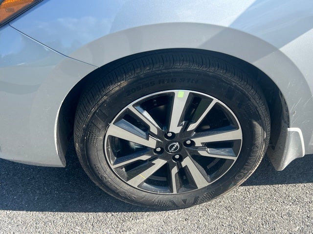 2025 Nissan Versa 1.6 SV TRUNK PACKAGE