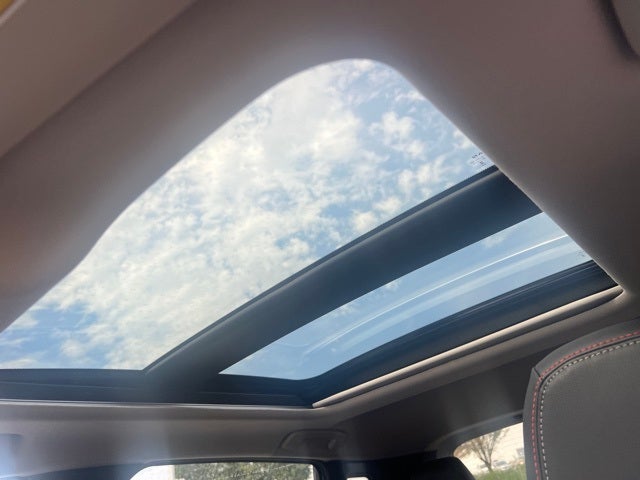 2025 Nissan Kicks SR PREMIUM PACKAGE