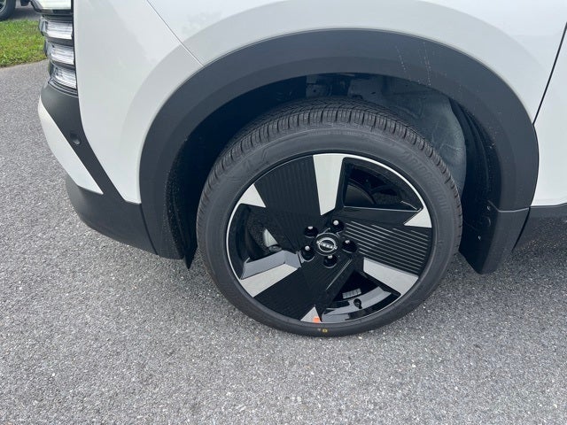 2025 Nissan Kicks SR PREMIUM PACKAGE