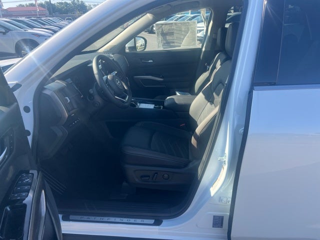 2025 Nissan Pathfinder Platinum BLACK APPEARANCE PACKAGE, CARGO PACKAGE