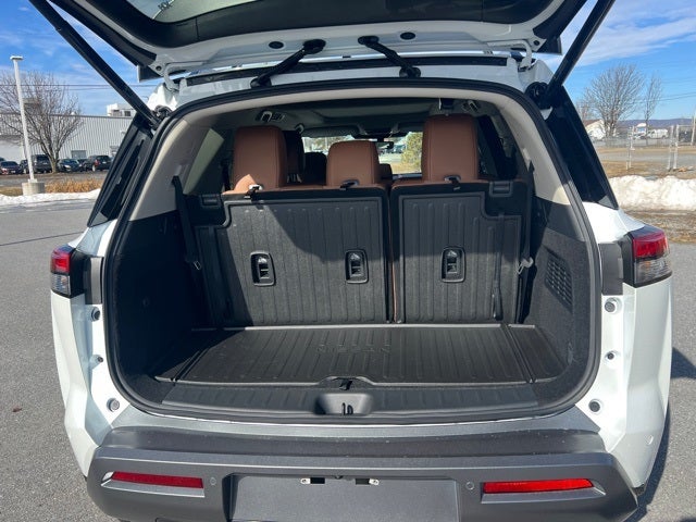 2026 Nissan Pathfinder Platinum CARGO PACKAGE
