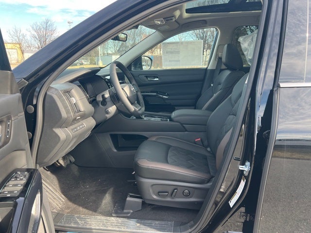 2026 Nissan Pathfinder Platinum CARGO PACKAGE