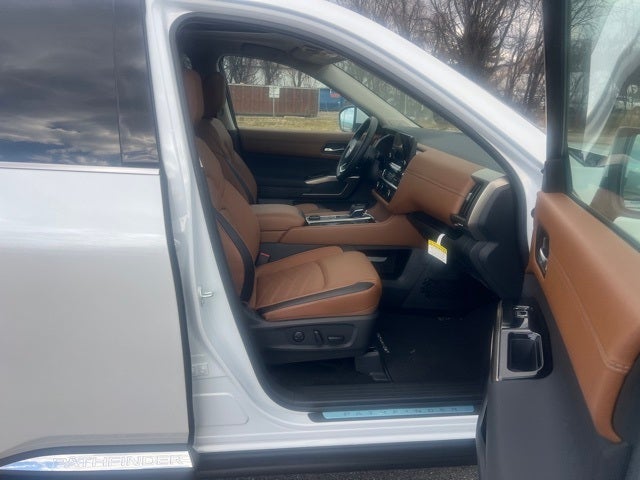 2025 Nissan Pathfinder Platinum BLACK APPEARANCE, CARGO PACKAGE