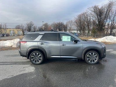2026 Nissan Pathfinder Platinum CARGO PACKAGE