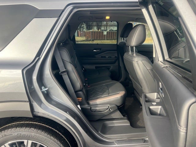 2026 Nissan Pathfinder Platinum CARGO PACKAGE