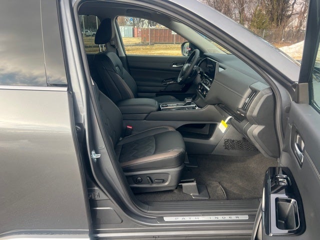 2026 Nissan Pathfinder Platinum CARGO PACKAGE