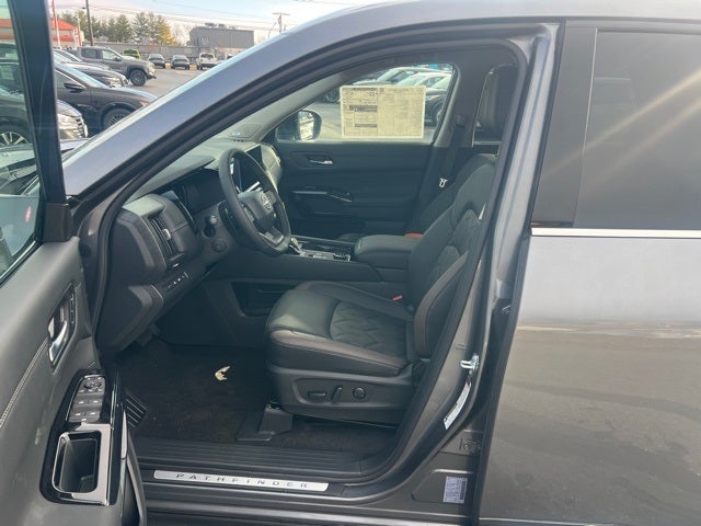 2026 Nissan Pathfinder Platinum CARGO PACKAGE