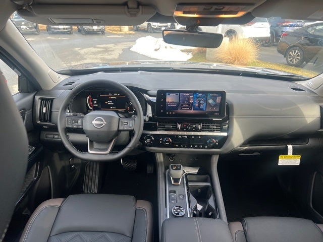 2026 Nissan Pathfinder Platinum CARGO PACKAGE