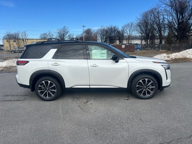 2026 Nissan Pathfinder Platinum CARGO PACKAGE
