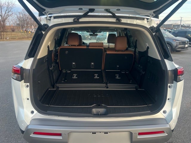 2025 Nissan Pathfinder Platinum CARGO PACKAGE