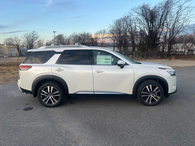 2025 Nissan Pathfinder Platinum CARGO PACKAGE