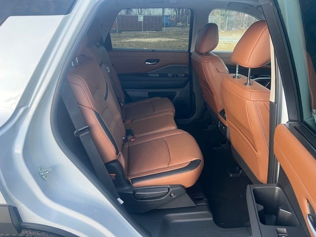 2025 Nissan Pathfinder Platinum BLACK APPEARANCE, CARGO PACKAGE