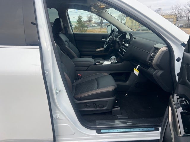 2025 Nissan Pathfinder Platinum BLACK APPEARANCE, CARGO PACKAGE