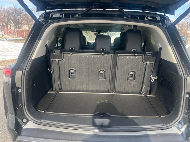 2026 Nissan Pathfinder Platinum CARGO PACKAGE