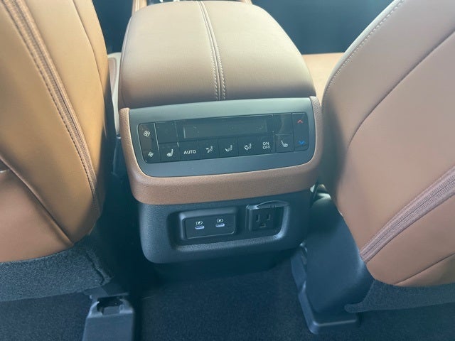 2026 Nissan Pathfinder Platinum CAPTAIN CHAIRS, CARGO PACKAGE