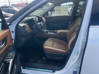 2026 Nissan Pathfinder Platinum CAPTAIN CHAIRS, CARGO PACKAGE