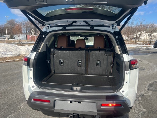 2026 Nissan Pathfinder Platinum CAPTAIN CHAIRS, CARGO PACKAGE