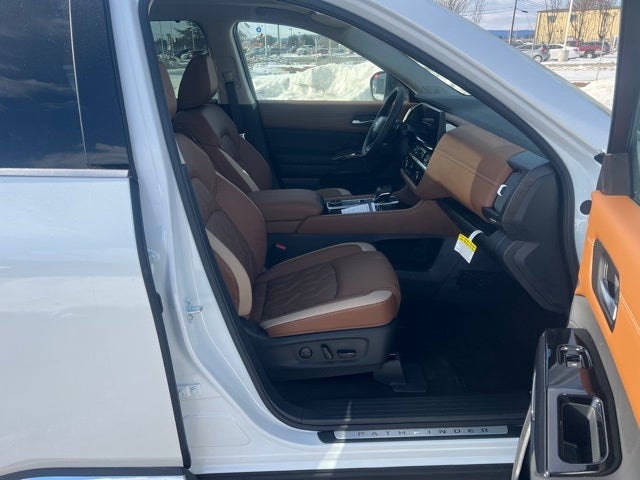 2026 Nissan Pathfinder Platinum CAPTAIN CHAIRS, CARGO PACKAGE