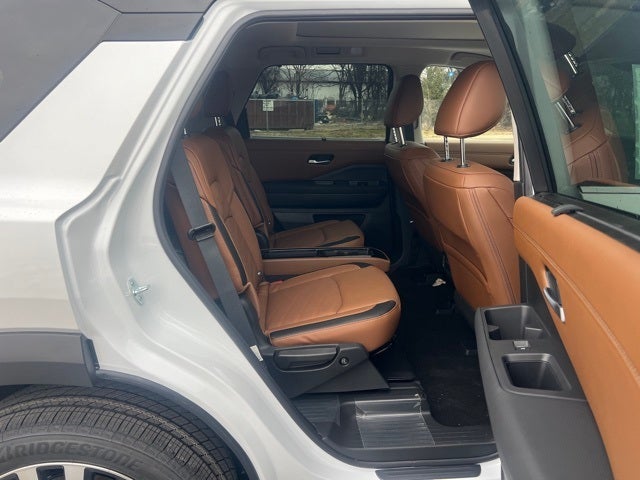 2025 Nissan Pathfinder Platinum CAPTAIN CHAIRS, CARGO PACKAGE