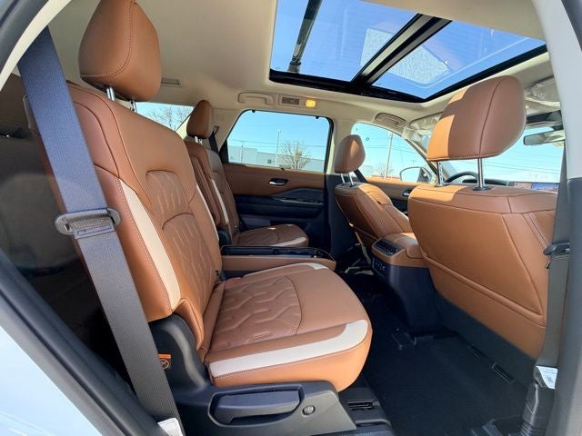2026 Nissan Pathfinder Platinum CAPTAIN CHAIRS, CARGO PACKAGE