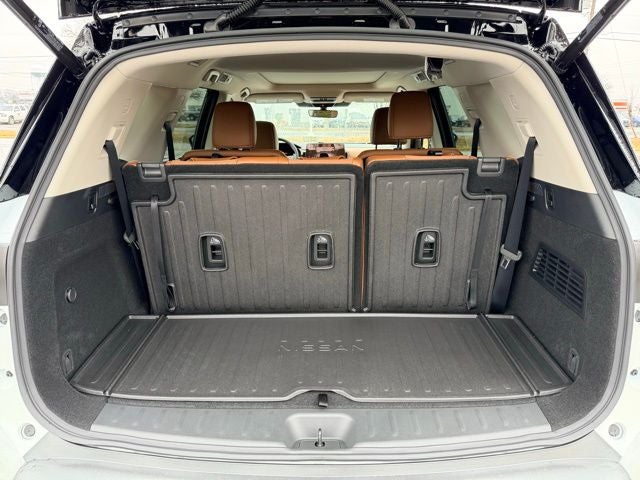 2026 Nissan Pathfinder Platinum CAPTAIN CHAIRS, CARGO PACKAGE