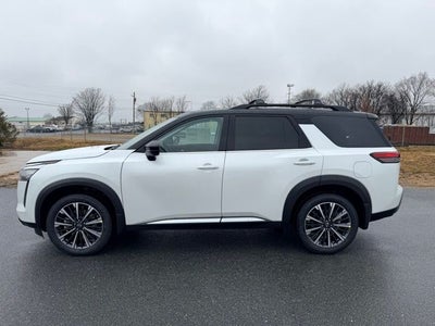 2026 Nissan Pathfinder Platinum CAPTAIN CHAIRS, CARGO PACKAGE