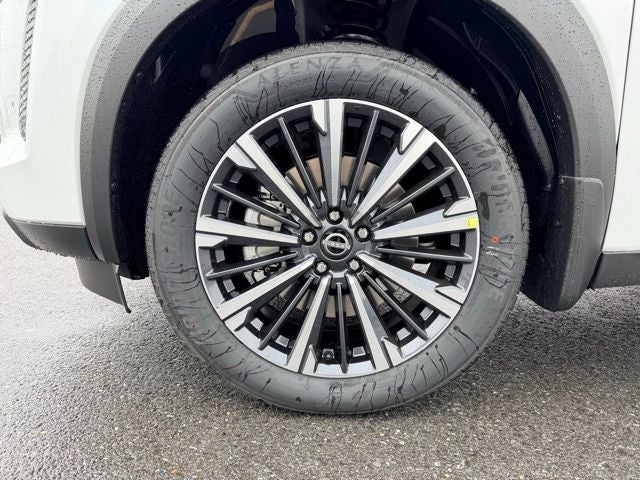 2026 Nissan Pathfinder Platinum CAPTAIN CHAIRS, CARGO PACKAGE