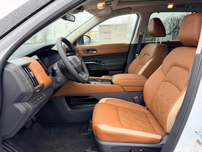 2026 Nissan Pathfinder Platinum CAPTAIN CHAIRS, CARGO PACKAGE