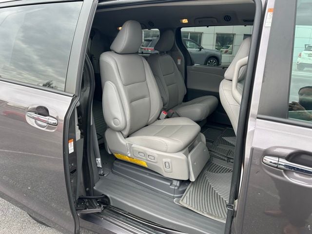 2020 Toyota Sienna XLE MOBILITY VAN, SIDE LIFT SEAT