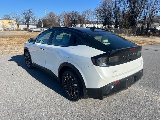 2026 Nissan LEAF PLATINUM+ CARGO, FLOOR MAT PACKAGE