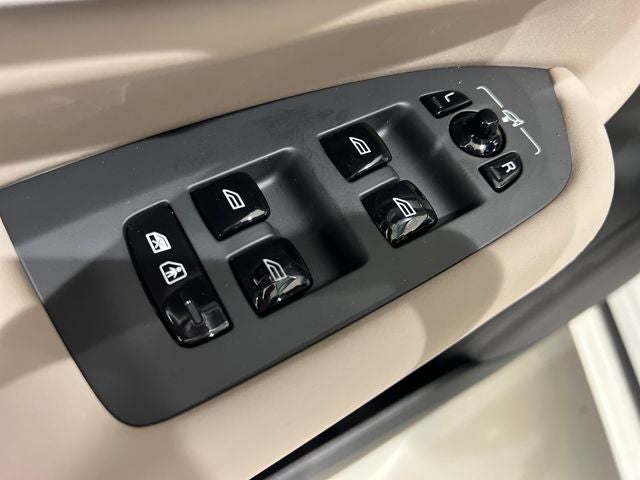 2025 Volvo XC90 Core