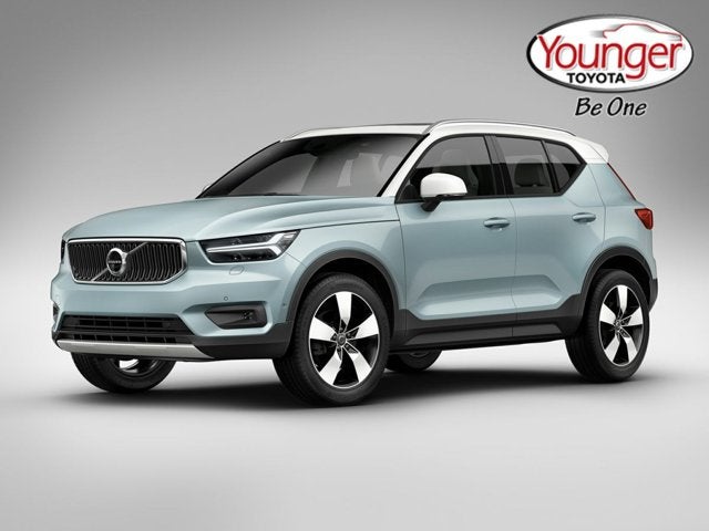 2021 Volvo XC40 Momentum