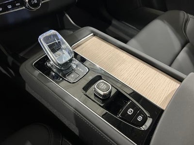 2025 Volvo XC90 Plug-In Hybrid Plus