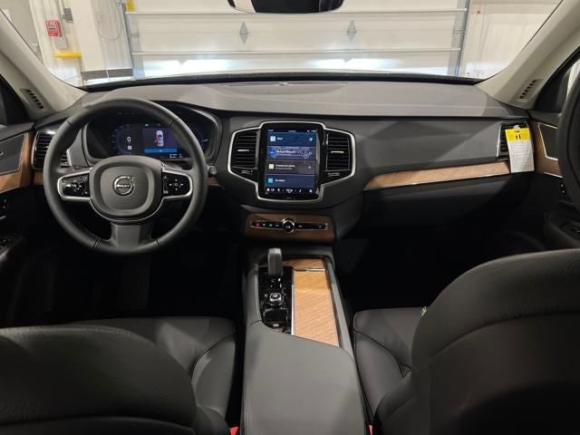 2025 Volvo XC90 Plug-In Hybrid Plus