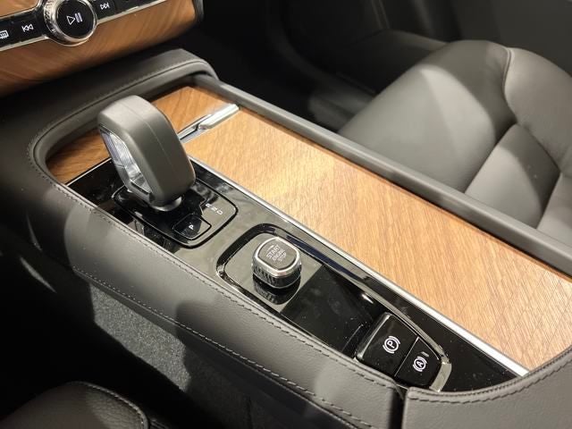 2025 Volvo XC90 Plug-In Hybrid Plus