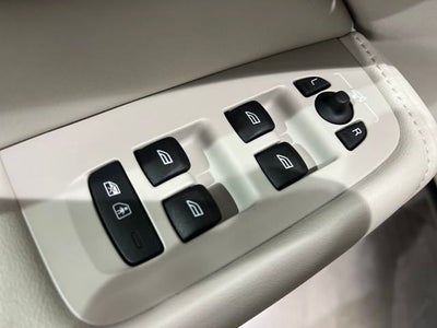 2025 Volvo XC60 Plug-In Hybrid Plus