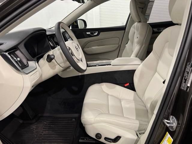 2025 Volvo XC60 Plug-In Hybrid Plus