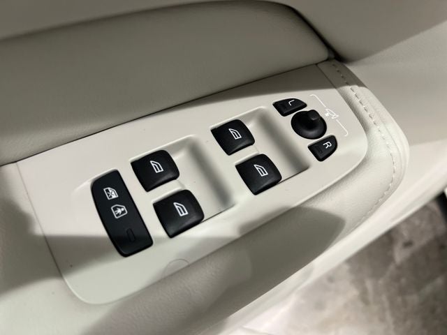 2026 Volvo XC60 Plug-In Hybrid Ultra