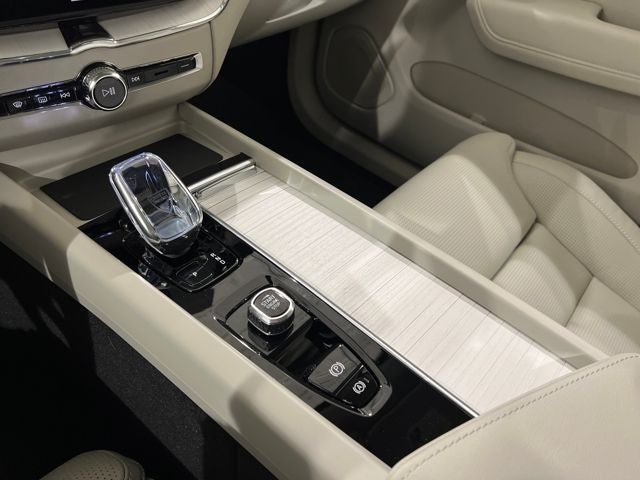 2026 Volvo XC60 Plug-In Hybrid Ultra