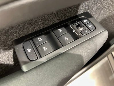 2025 Volvo XC40 Core Bright Theme