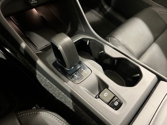 2025 Volvo XC40 Core Bright Theme